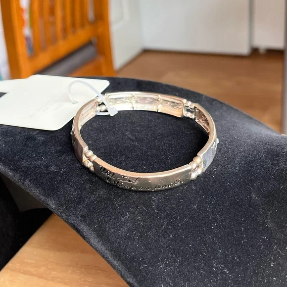 Elegant Silver Bangle Bracelet - Picture 3 of 5